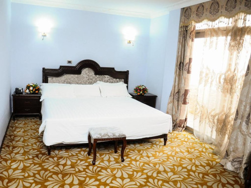 ras_amba_hotel_queen_suite