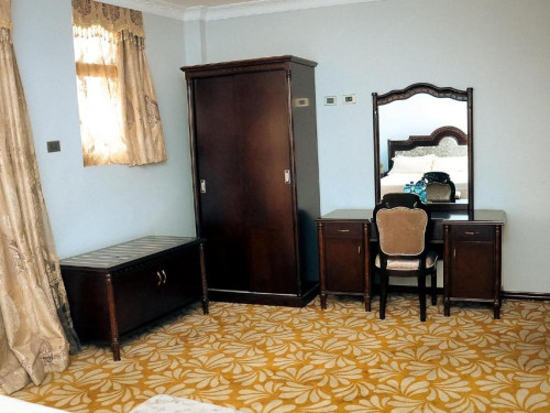 Queen Suite 1