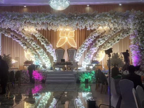 ras_amba_hotel_glass_house