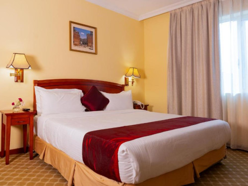 dreamliner-hotel-deluxe-king-room